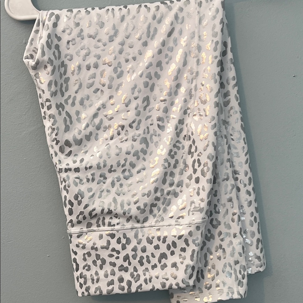Fabletics White and Silver Leopard Print Leggings